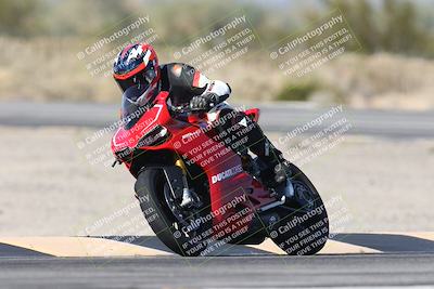 media/Dec-01-2025-Moto Forza (Mon) [[2daa91e15f]]/1-Advanced Group/Session 3 (Turn 3)/